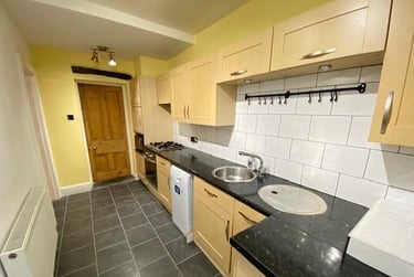 2 bed flat, Littleton Place, Stoke, Plymouth, PL21DY - Image 2